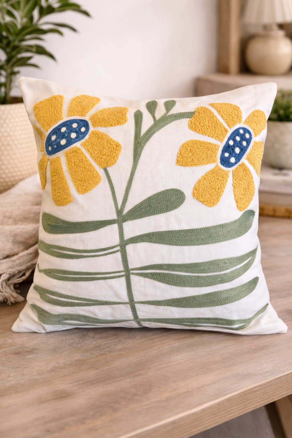 Funda Cojín Bordado Mixto flor amarilla 45x45 cms