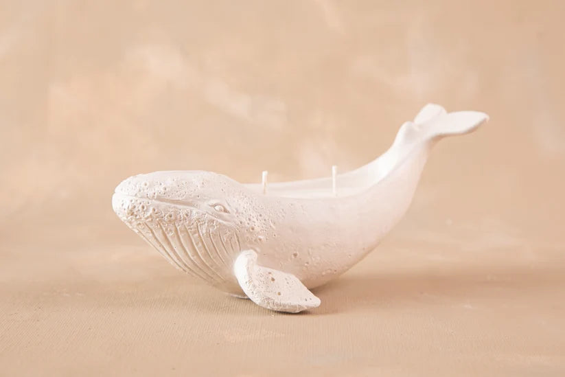 VELA "BALLENA" DE SOJA EN BASE DECORATIVA LAUEM