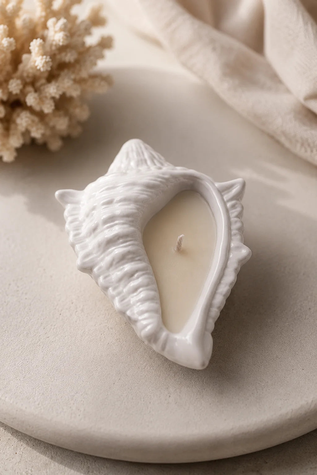 VELA DE SOJA EN BASE DECORATIVA "CARACOLA" LAUEM